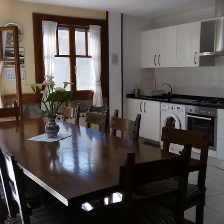 Casa Rural Akuiola * Guizaburuaga